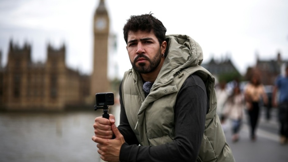 Diego Galdino hunts and films pickpockets in London