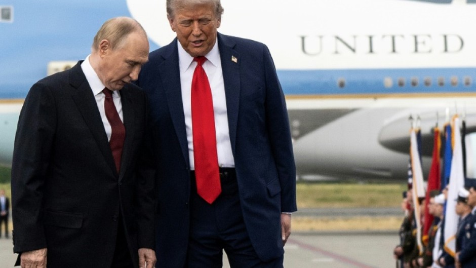 US President Donald Trump (R) has expressed admiration for Russian counterpart Vladimir Putin in the past, but has shown impatience with him in recent months