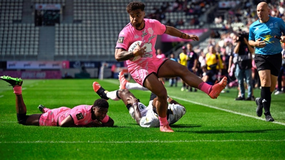 Tani Vili dances in to score the final Stade Francais try