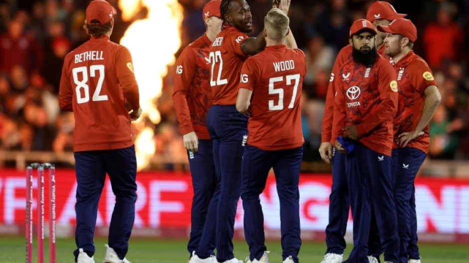 England's Jofra Archer (C) celebrates dismissing South Africa's Marco Jansen during the second T20 at Old Trafford