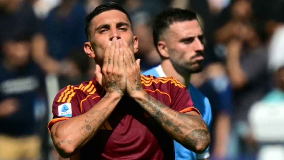 Lorenzo Pellegrini celebrates scoring Roma's derby-winning goal