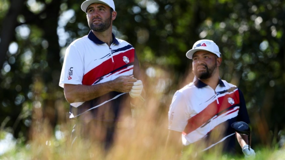 Top-ranked Scottie Scheffler, left, and regning US Open champion J.J. Spaun of the United States practice together at Bethpage Black ahead of the 45th Ryder Cup