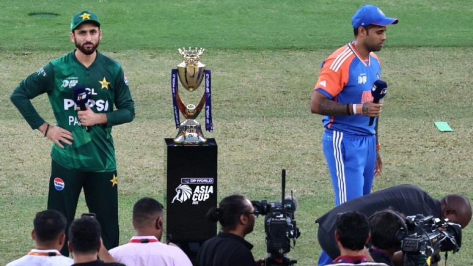 India captain Suryakumar Yadav (R) and Pakistani counterpart Salman Agha ignore each other at the toss ahead of the Asia Cup final in Dubai on Sunday