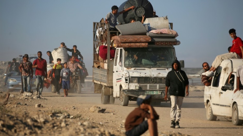 Hundreds of thousands of Palestinians returned to Gaza City on Saturday