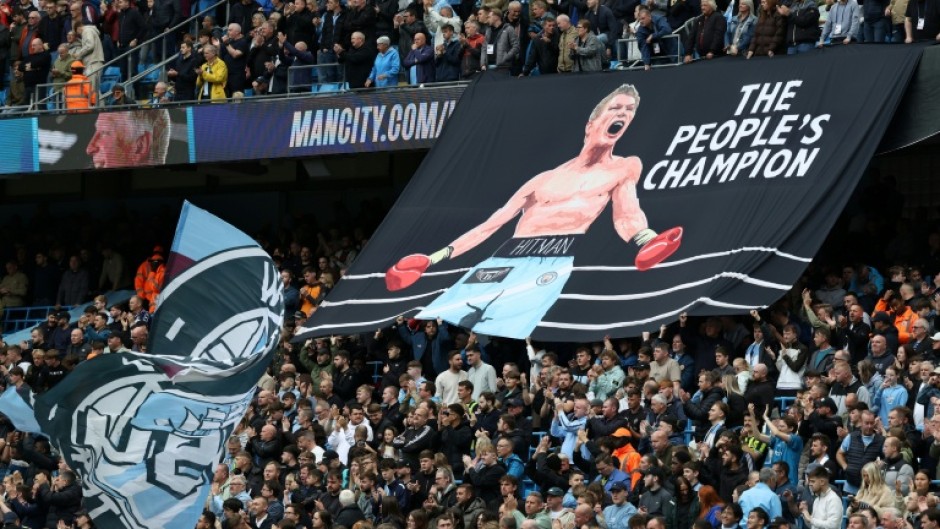 Manchester City fans pay tribute to late boxing world champion Ricky Hatton