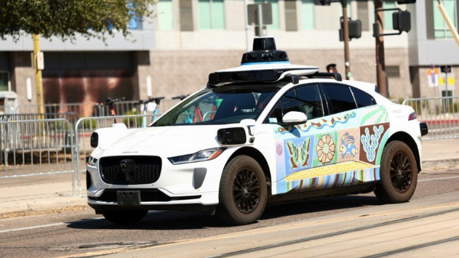 DoorDash users in the southwestern US city of Phoenix will be able to get meals and groceries delivered by Waymo driverless cars