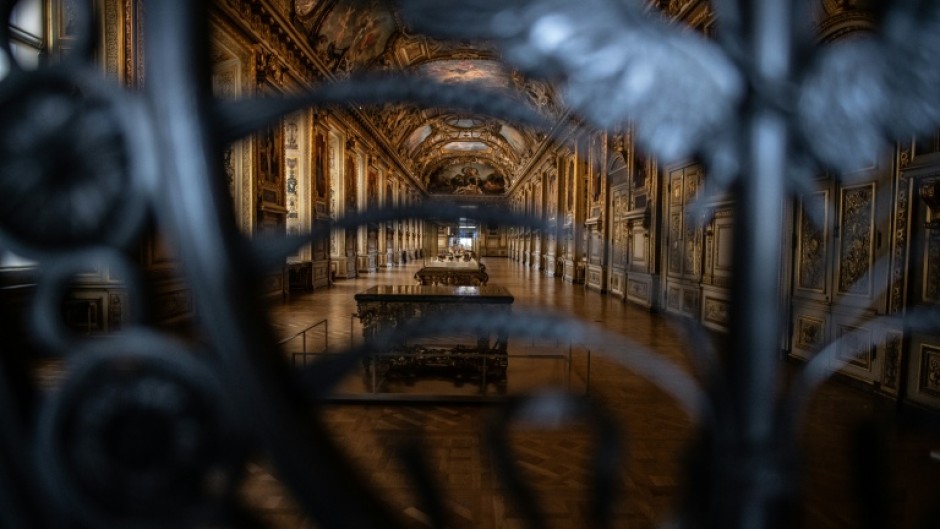 Sunday's raid targetted the Gallerie d'Apollon (Apollo's Gallery)