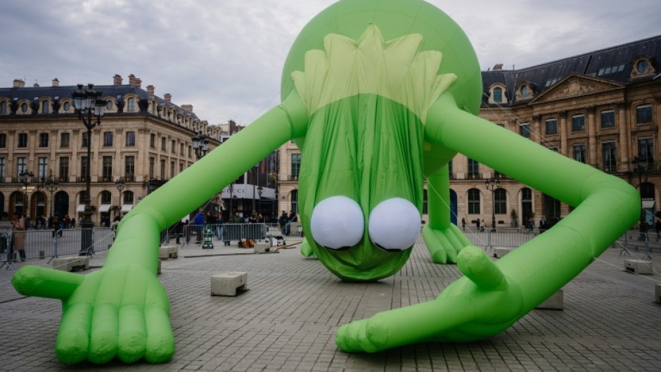 'Kermit the Frog, Even' by Venezuelan-US artist Alex Da Corte being installed in Paris