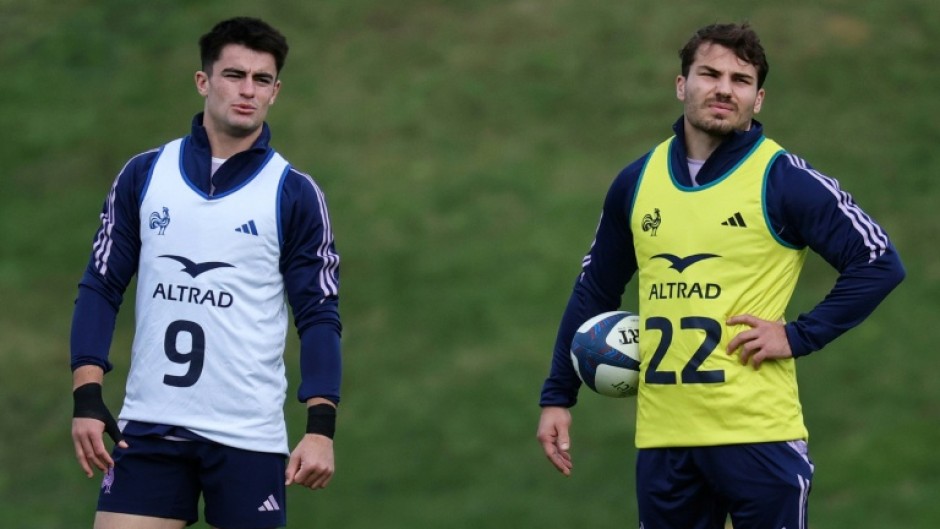 Nolann Le Garrec (L) and Antoine Dupont (R) trained together with France this week