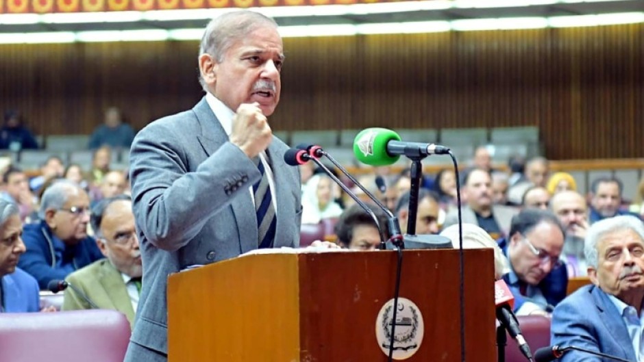 Pakistan's parliament approved a sweeping constitutional amendment granting lifetime immunity to the president as well as the current army chief