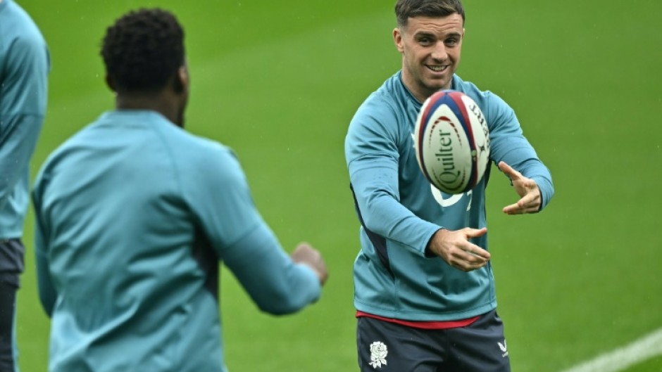 England fly-half George Ford (R)