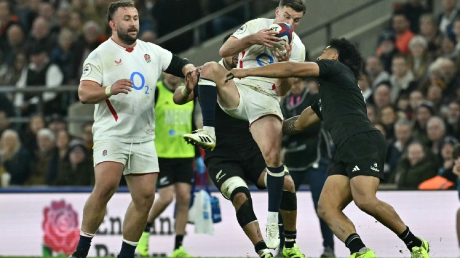 England fly half George Ford (C) scythed through for a 50th-minute try, but his score was disallowed on review for offside