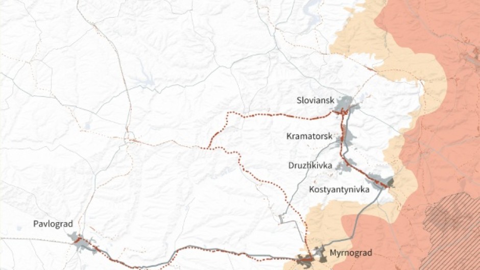 Graphic showing the battle for Pokrovsk, logistics hub of the Ukrainian army, showing Russian-controlled zones nearby