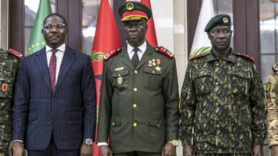 General Horta N'Tam (C) urged the new government to combat drug trafficking