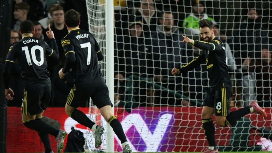 Manchester United's Bruno Fernandes (R) celebrates scoring against Wolves