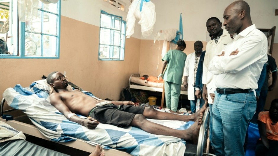South Kivu Governor Jean-Jaques Purusi Sadiki (R) visited Uvira General Hospital as local people described growing panic