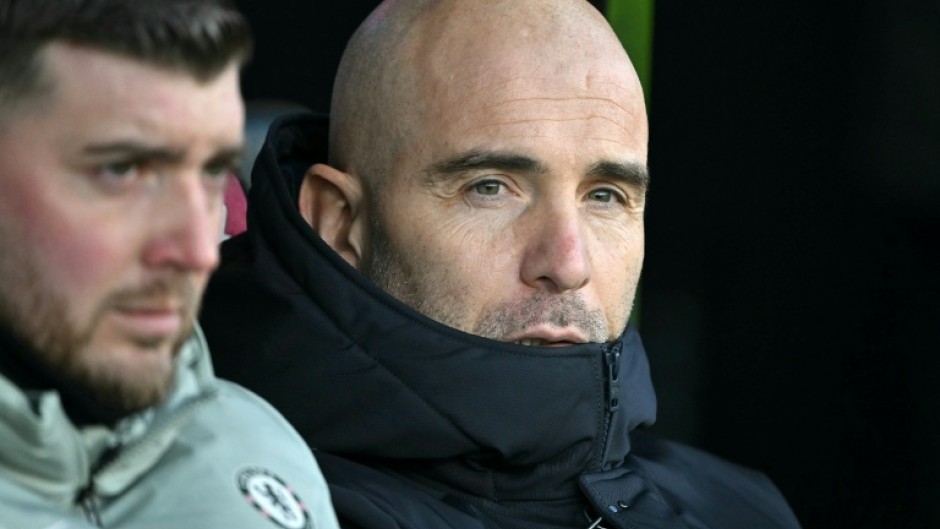 Chelsea boss Enzo Maresca (R)