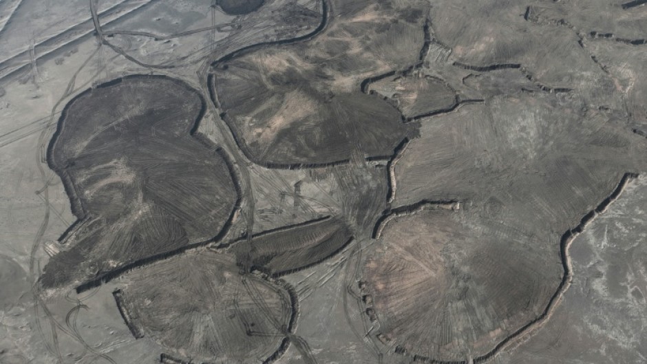 Between the cities of Nasiriyah and Samawah, not far from ancient Sumerian ruins, labourers are working hard to stabilise the soil by applying a layer of moist clay