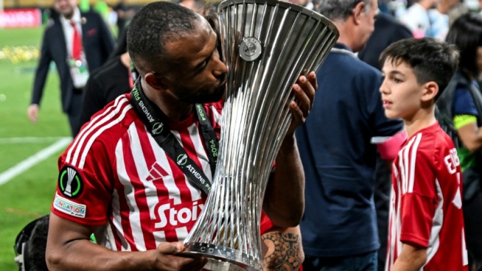 El Kaabi kisses the UEFA Conference League trophy after scoring the winning goal for Olympiacos in the final against Fiorentina in 2024