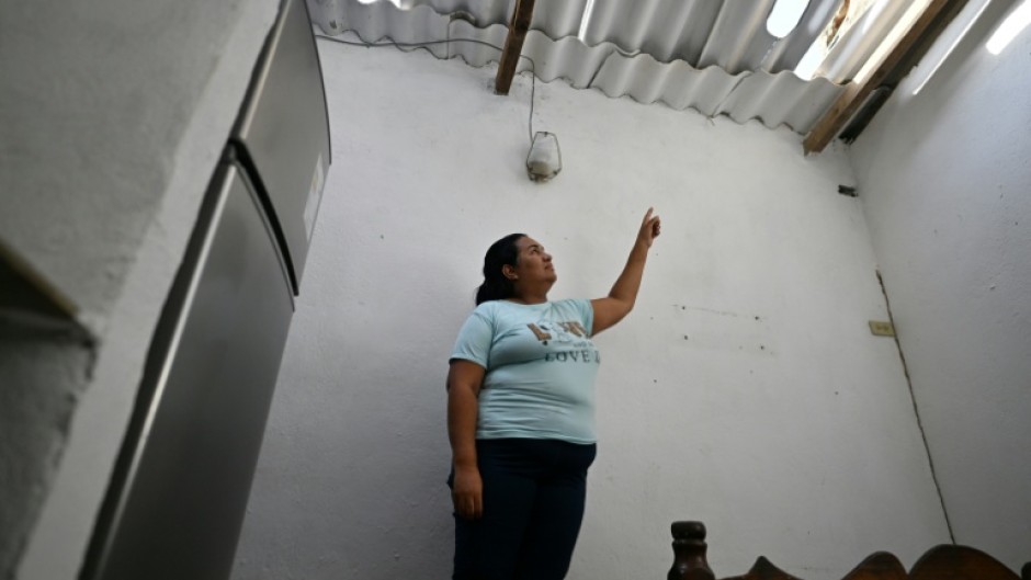 Linda Unamuno burst into sobs as she described US airstrikes on the port city of La Guaira north of Caracas