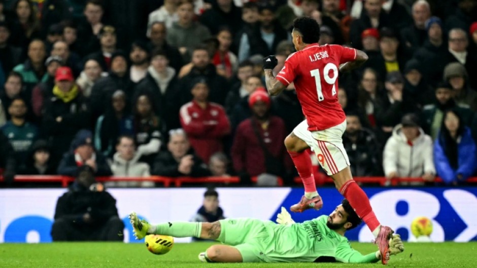 Back-to-back goalless draws against Liverpool and Forest has prevented Arsenal from building a big lead