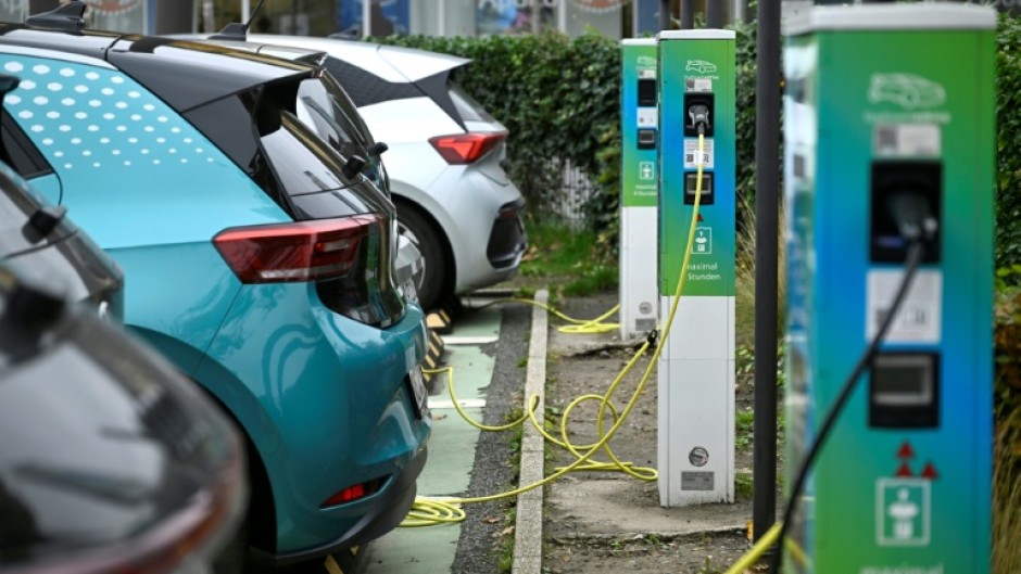 Battery-electric vehicles showed the biggest percentage gain in sales last year in the EU, but hybrid-electrics were the top choice of consumers