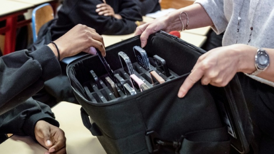 Around 80 percent of Swedish primary and middle schools already have bans on mobile phones in the classroom, introduced at the principals' discretion