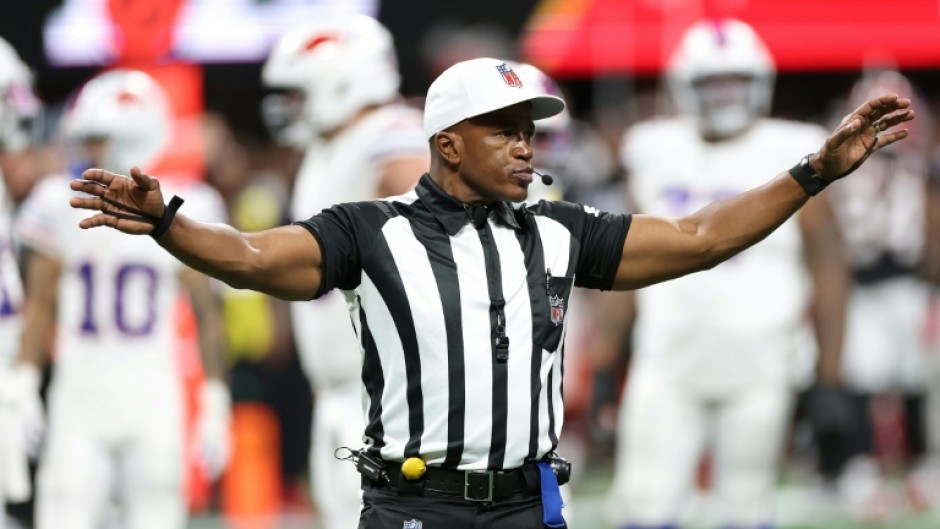Shawn Smith, who will referee the Super Bowl, works from Monday to Friday works as a manager at the Detroit branch of a medical insurance firm