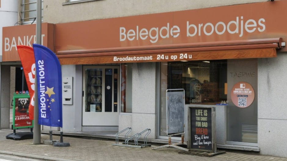 The 21 winners stand to pocket about 5.8 million euros each