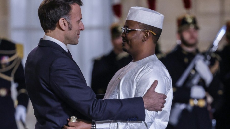 French President Emmanuel Macron (L) and Chadian President Mahamat Idriss Deby Itno agreed plans for a 'revitalised partnership' after a year of tensions