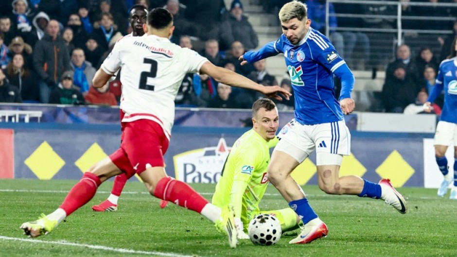 Julio Enciso (R) lines up his first goal after dribbling round Monaco goalkeeper Philipp Koehn