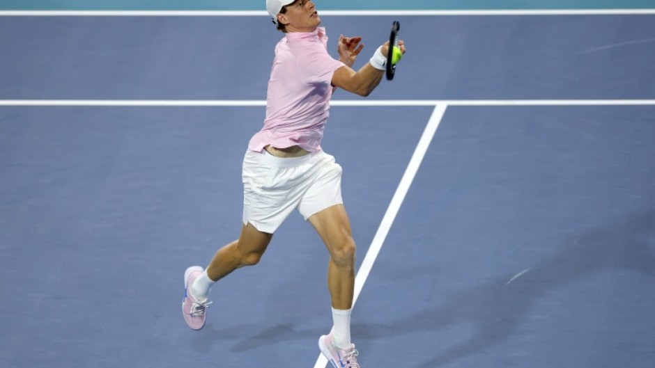 Jannik Sinner advanced to the Miami Open quarter-finals with a straight sets win over unseeded American Alex Michelsen