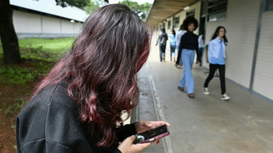 Hundreds of UK teenagers will trial social media bans and time limits on apps as the government mulls measures to keep children safe online