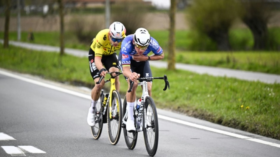 Mathieu van der Poel (R) and Wout van Aert (L) broke clear with 36km left to ride but were caught one kilometre from the finish