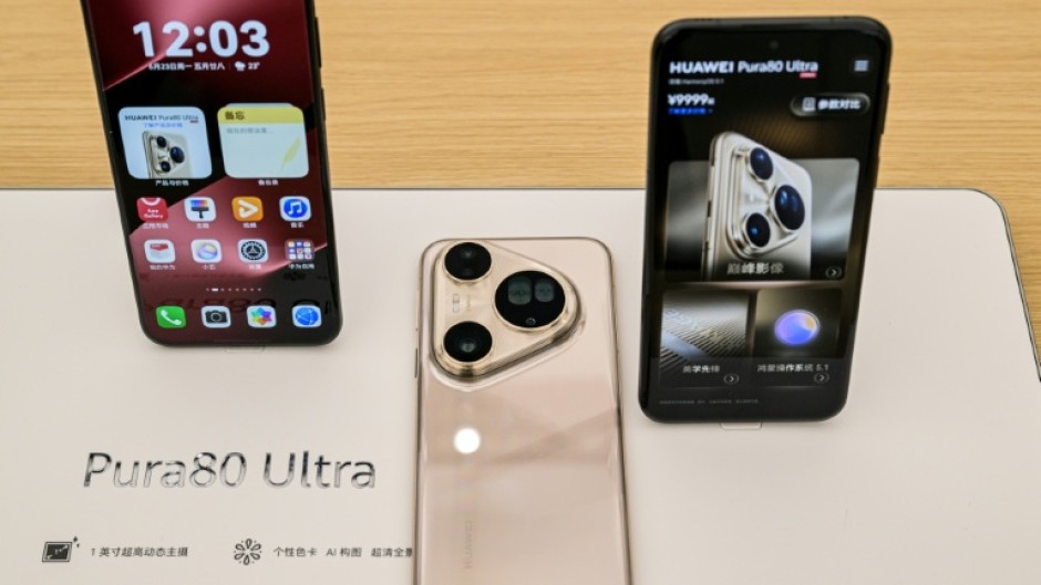 Huawei regained its position as top smartphone seller in China last year, but the overall domestic market shrank, according to US-based International Data Corporation