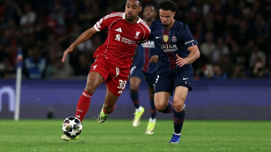 Liverpool midfielder Ryan Gravenberch (L)