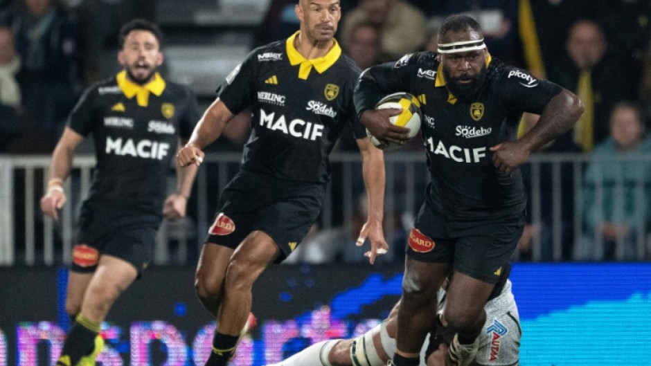 La Rochelle's Fijian player Levani Botia (R)