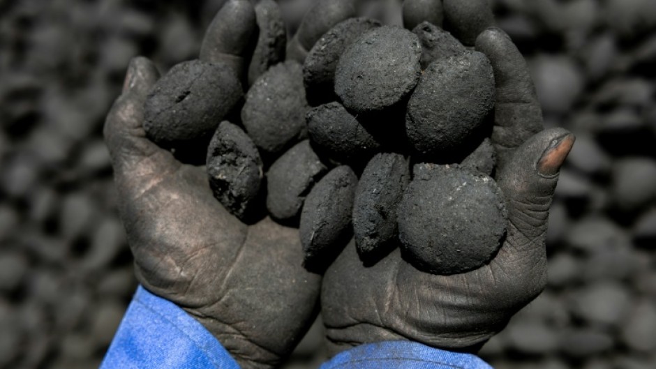 Plant waste is turned into briquettes of biochar, or "green coal", in Chad