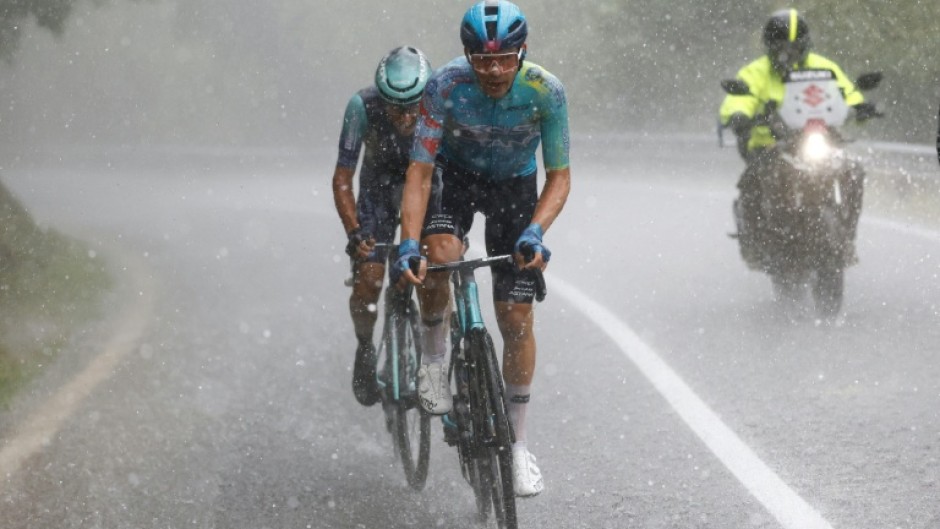 An early breakaway in the rain at the Giro on Wednesday