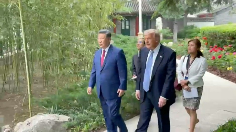 Xi gives Trump tour of Zhongnanhai gardens