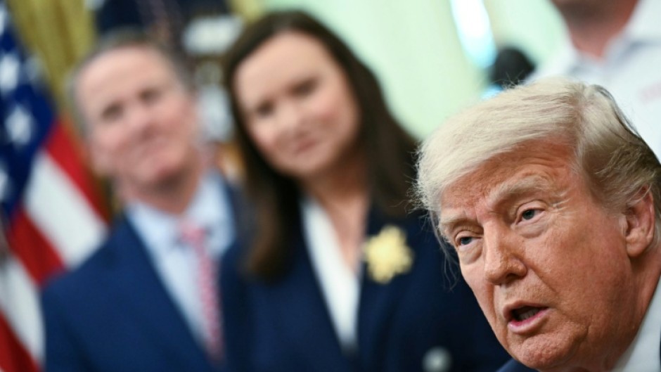 US President Donald Trump is again insisting on loyalty from the Supreme Court when it rules on his bid to restrict birthright citizenship