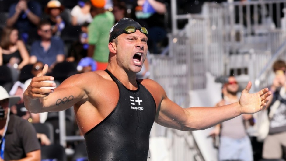 US swimmer Cody Miller rolled back the years to win the 50m men's breaststroke