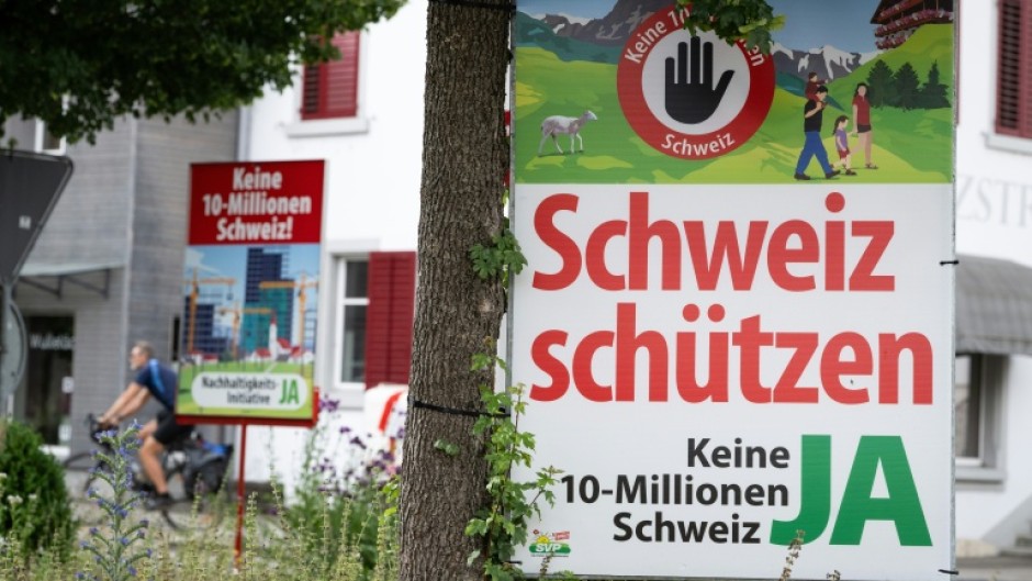 The initiative put forward by the SVP is aimed at preventing Switzerland's population from going above 10 million before 2050
