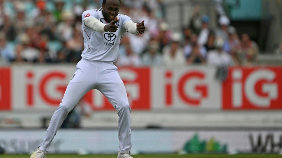 England's Jofra Archer celebrates dismissing New Zealand's Glenn Phillips in the second Test at the Oval
