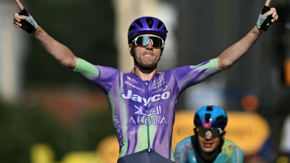 Mauro Schmid (L) outsprinted Harold Tejada (R) to win the Tour de France's 13th stage after the pair broke clear with 16km left