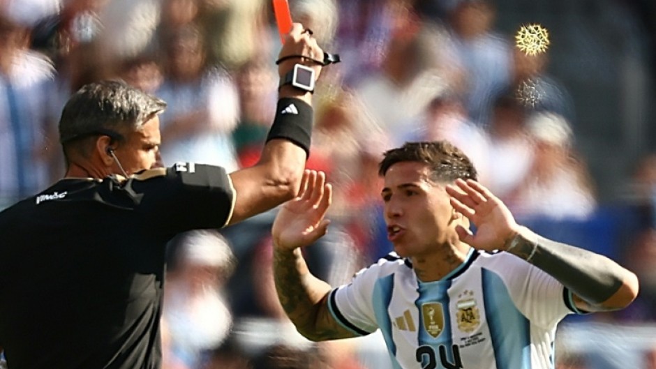 Slavko Vincic shows the red card to Argentina midfielder Enzo Fernandez