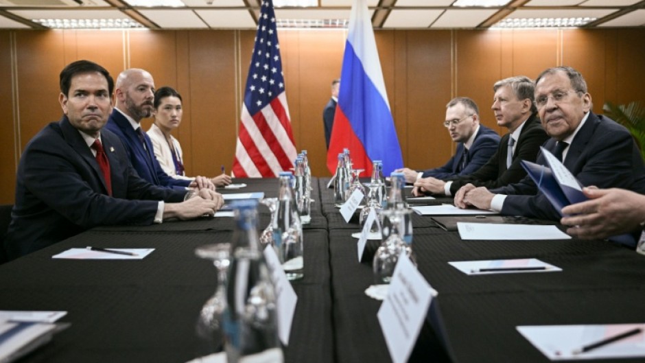 Sergei Lavrov (R) and Marco Rubio (L) met as Washington's focus has switched from mediating in Ukraine to dealing with Middle East war