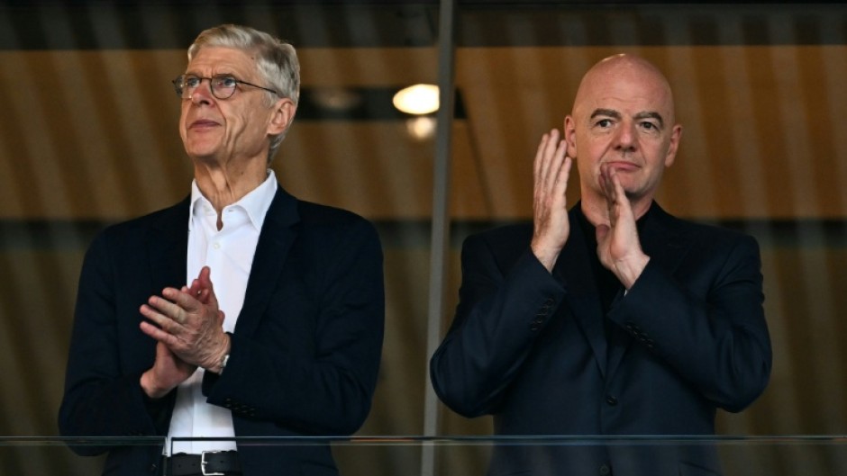 Arsene Wenger (L) with FIFA president Gianni Infantino