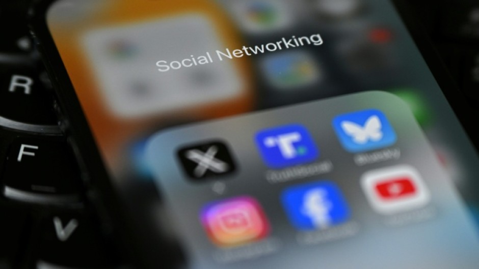 UK teens plan to opt out of social media curfews proposed by the government