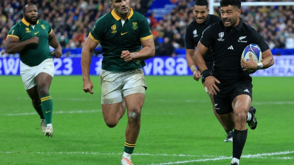 New Zealand fly-half Richie Mo’unga (R) has been called up fr their South AFrica tour